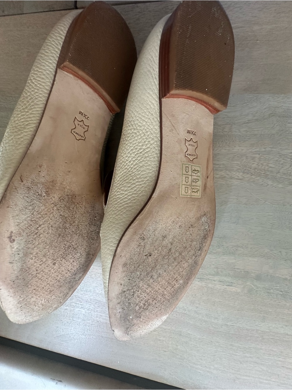 Tory Burch Cream Leather Loafers with Gold Horsebit - Picture 12 of 15
